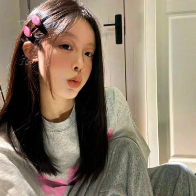 主演 尼娜·佩雷斯-马拉尔特 / 埃米·卢卡斯-维吉耶 / 马尔科姆·瓦莱 / 安娜·阿尔瓦罗 / 席琳·荣特 / 雅各布·韦伯 / 阿丽亚娜·阿斯卡里德 / 蒂埃里·莱尔米特 / 安托万·赖纳茨 / 雷南·克罗斯 / 朱利安·西布尔 / 乌苏比-朱尼尔·福法纳 / 马杜苏·卡马拉 / 杰内莉亚·科阿杜 / 玛佳丽·罗森茨威格